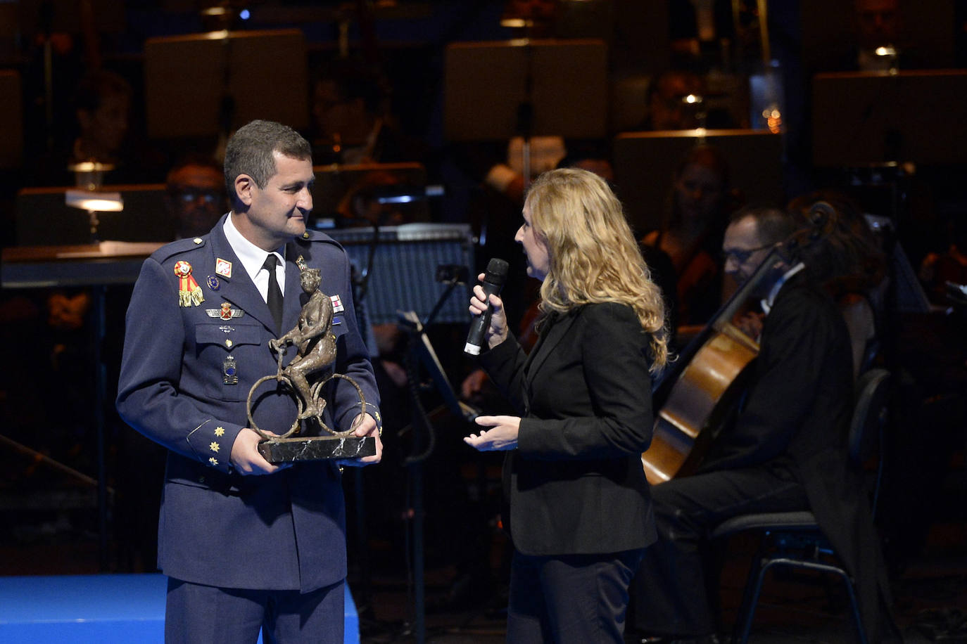 'La Verdad' otorga los premios 'Los Mejores' a la Academia General del Aire, Carmen Gil, Carlos Moreno y los festivales de teatro de San Javier y Molina de Segura por su dedicación y compromiso.