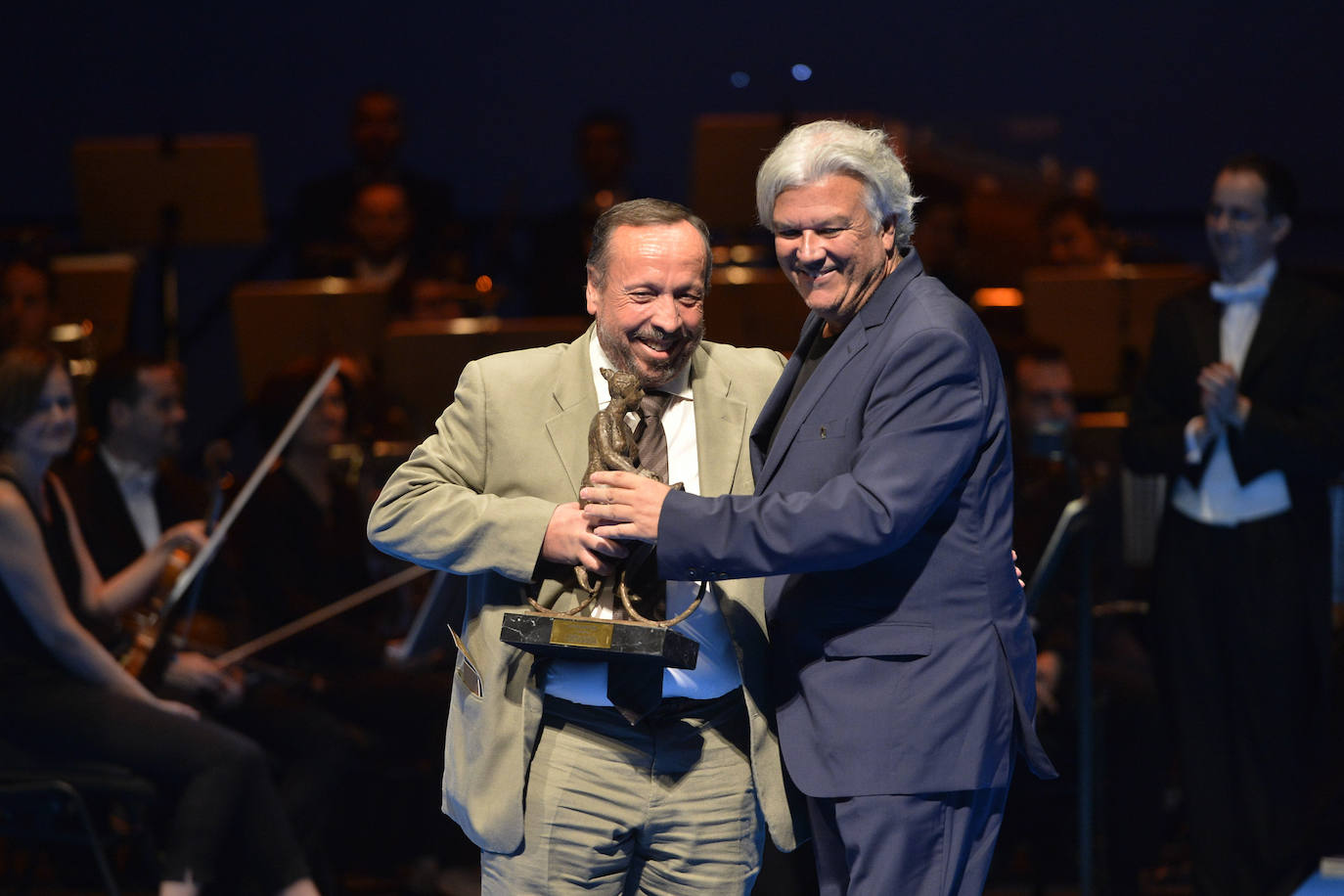 'La Verdad' otorga los premios 'Los Mejores' a la Academia General del Aire, Carmen Gil, Carlos Moreno y los festivales de teatro de San Javier y Molina de Segura por su dedicación y compromiso.