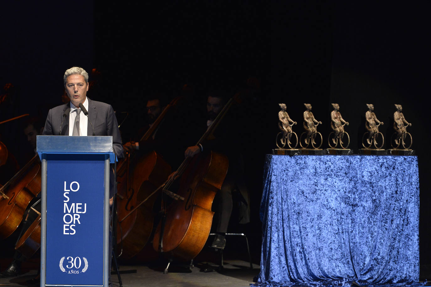 'La Verdad' otorga los premios 'Los Mejores' a la Academia General del Aire, Carmen Gil, Carlos Moreno y los festivales de teatro de San Javier y Molina de Segura por su dedicación y compromiso.