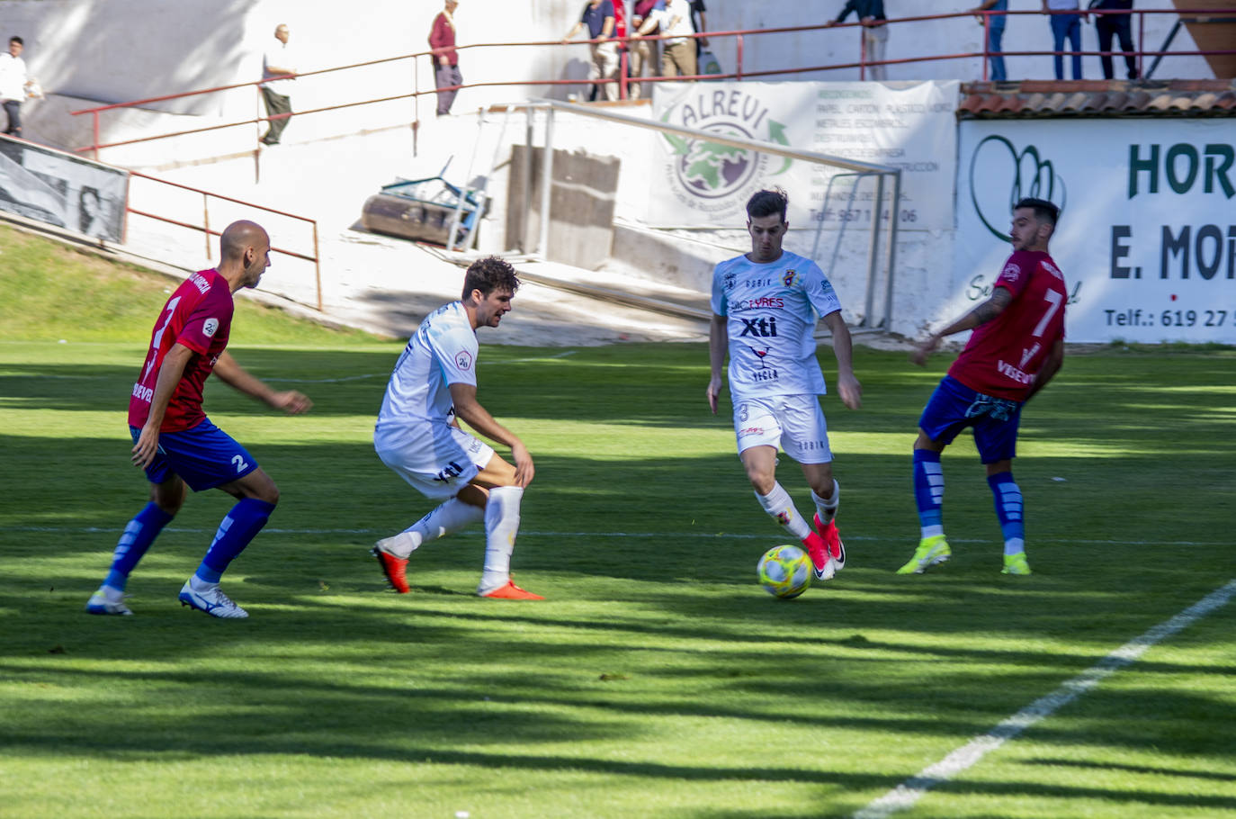 El Yeclano realiza un mal partido en Villarrobledo, pero empata y sigue en la zona tranquila