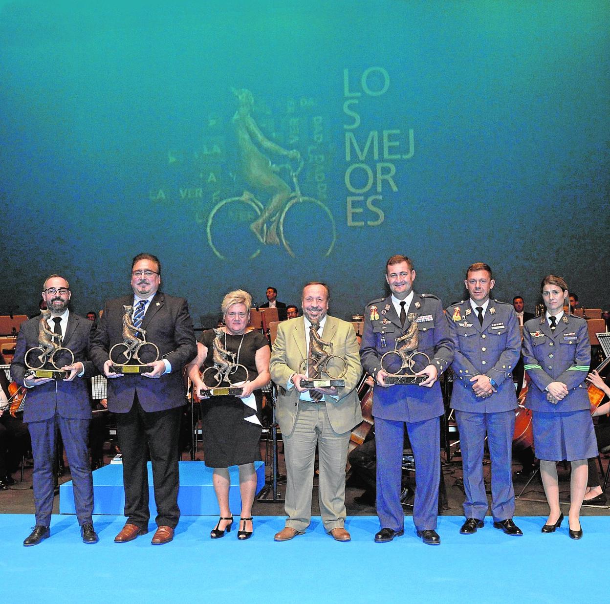 David Martínez, Carlos Moreno, Carmen Gil, Juan Francisco García Saorín, Manuel de la Chica, Luis Verjano y Rebeca Vecina, con sus premios. 