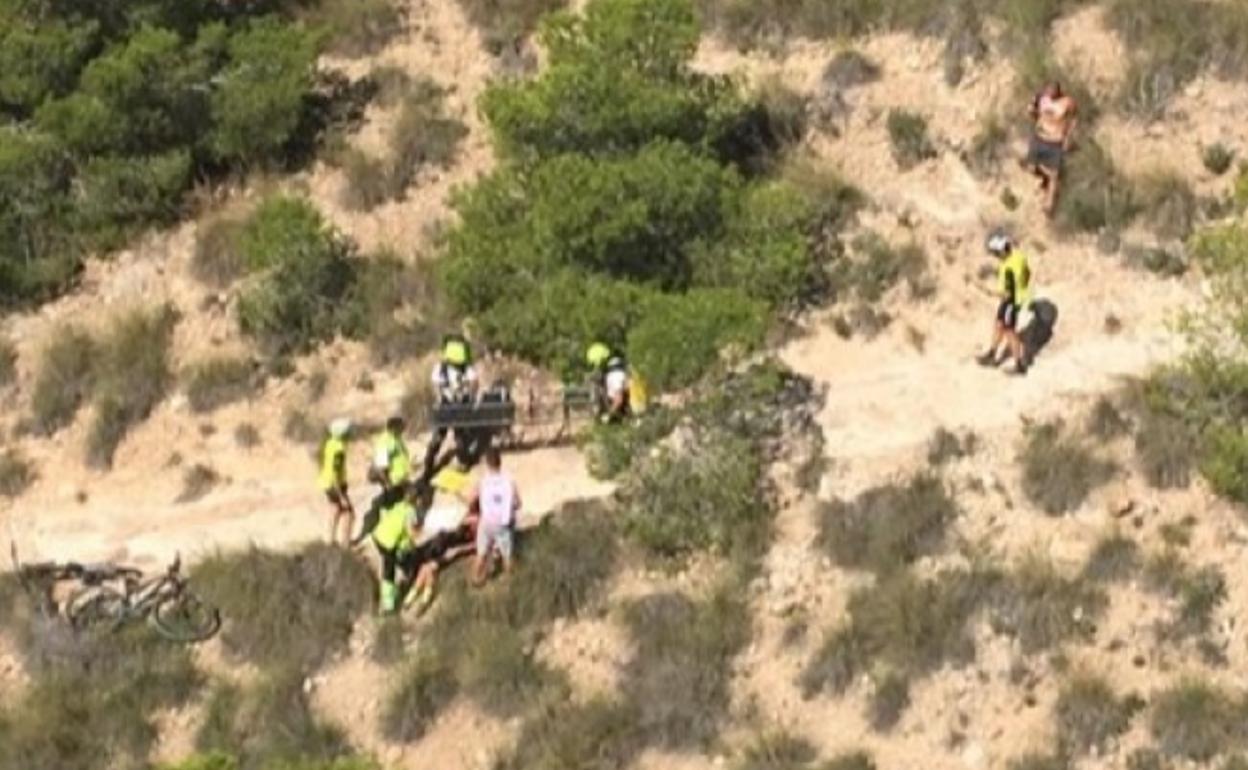 Rescate del ciclista, este domingo. 