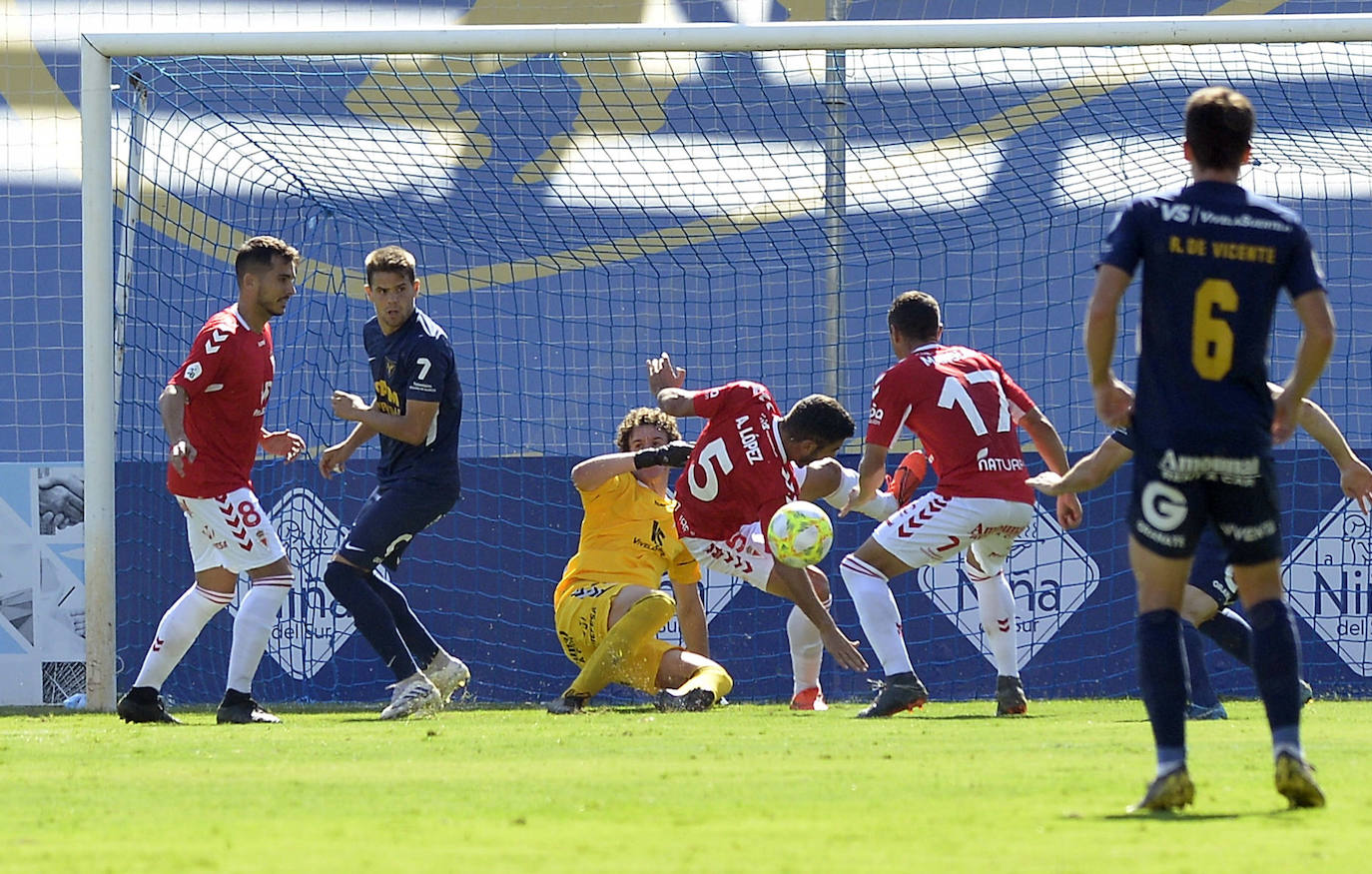 El Murcia fue el vencedor moral de un encuentro en el que el UCAM no dio la talla y en el que ambos equipos apenas generaron ocasiones de gol