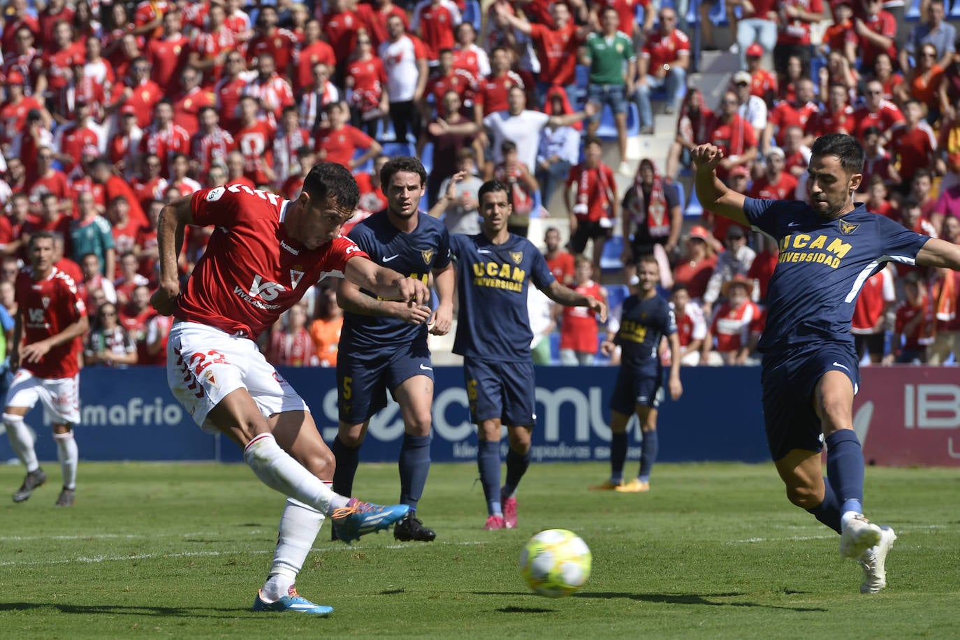 El Murcia fue el vencedor moral de un encuentro en el que el UCAM no dio la talla y en el que ambos equipos apenas generaron ocasiones de gol