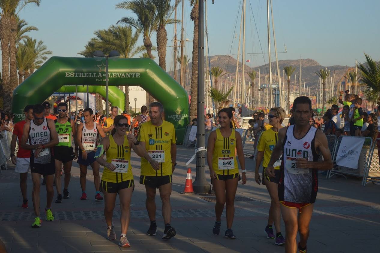 El atleta del Mandarache consigue el triunfo con un tiempo de 33:02 minutos en los 10 kilómetros, por los 38:16 para la corredora de la Juventud Atlética Elche