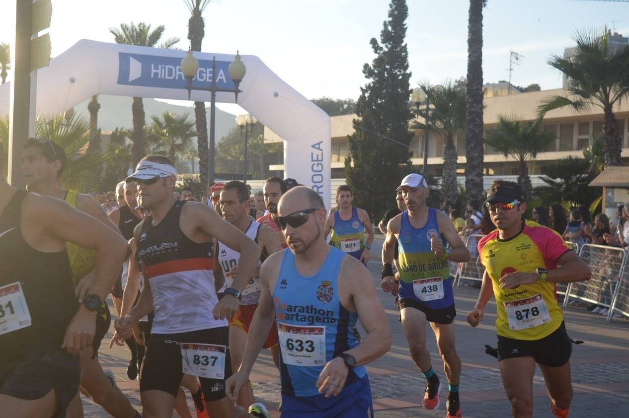 El atleta del Mandarache consigue el triunfo con un tiempo de 33:02 minutos en los 10 kilómetros, por los 38:16 para la corredora de la Juventud Atlética Elche