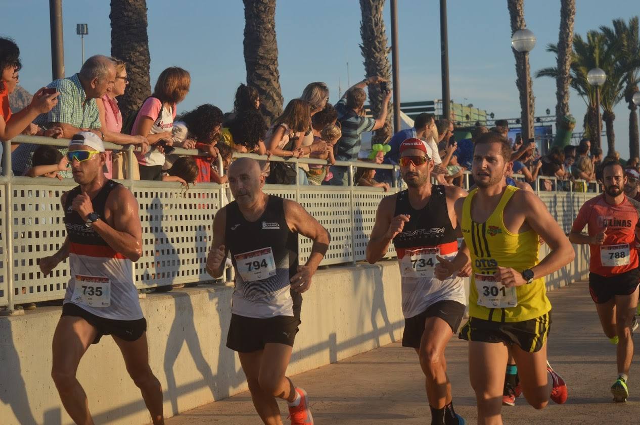 El atleta del Mandarache consigue el triunfo con un tiempo de 33:02 minutos en los 10 kilómetros, por los 38:16 para la corredora de la Juventud Atlética Elche