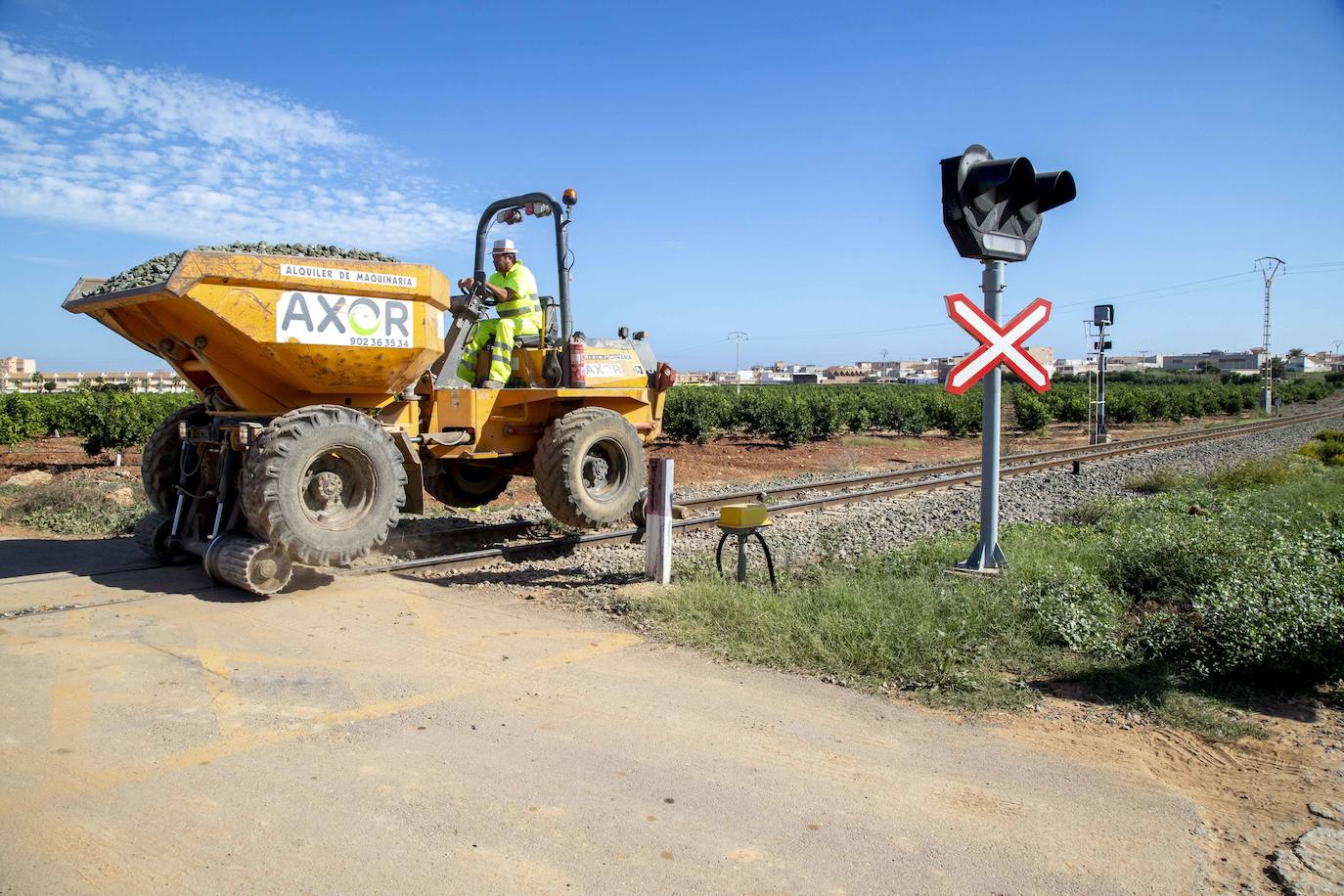 Adif repara los daños causados por la lluvia hace un mes en este trazado y entre Murcia y Cartagena, por donde tampoco circulan trenes