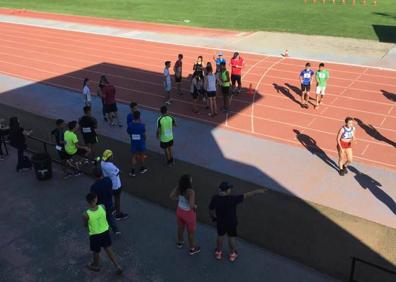 Imagen secundaria 1 - Úrsula Ruiz reinventa el atletismo con la jornada Citius Altius Fortius en los Juegos del Guadalentín