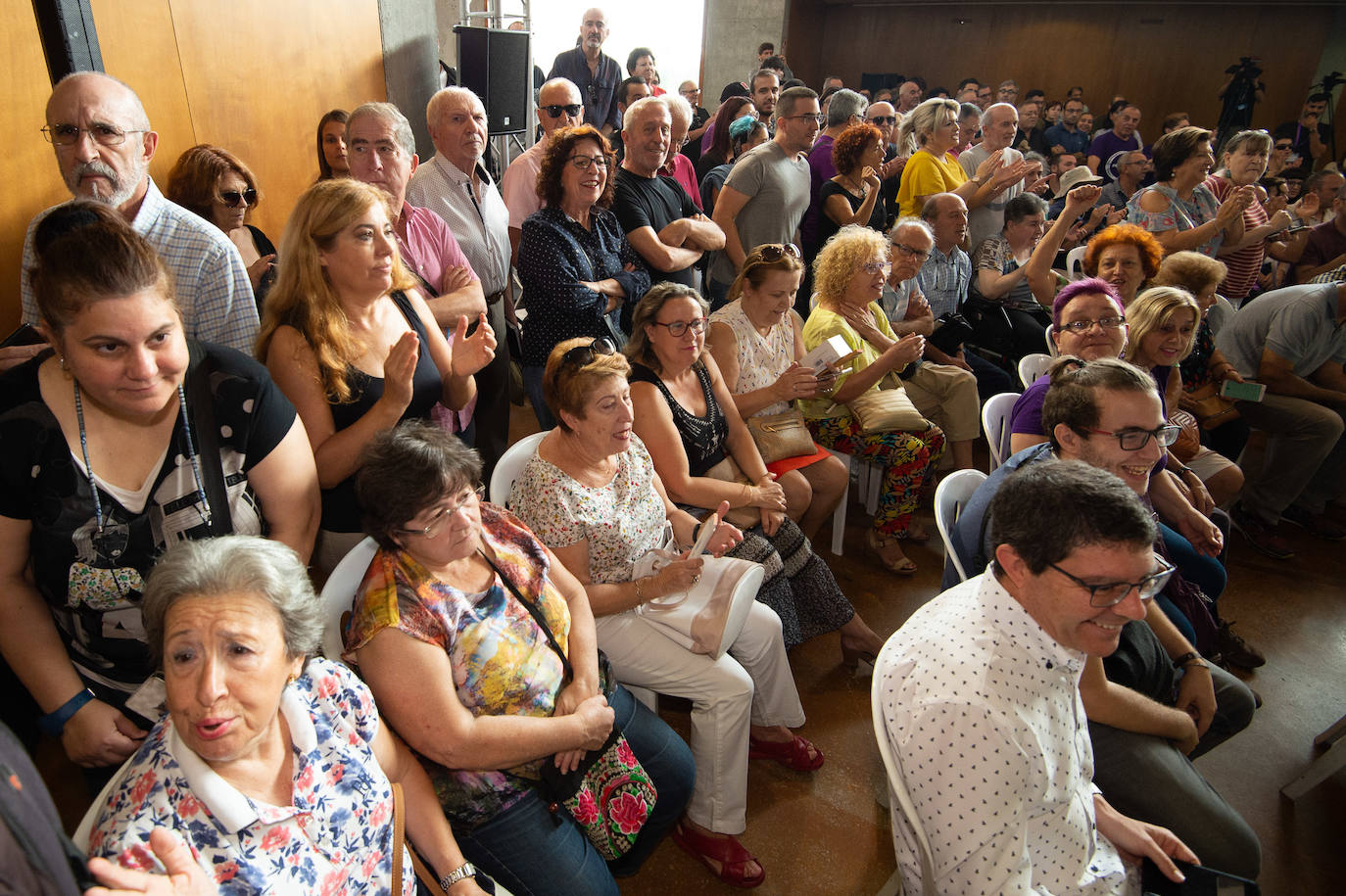 El líder de Unidas Podemos comprueba en Murcia el músculo de su formación en un acto en que no hubo mención a la marcha de Urralburu