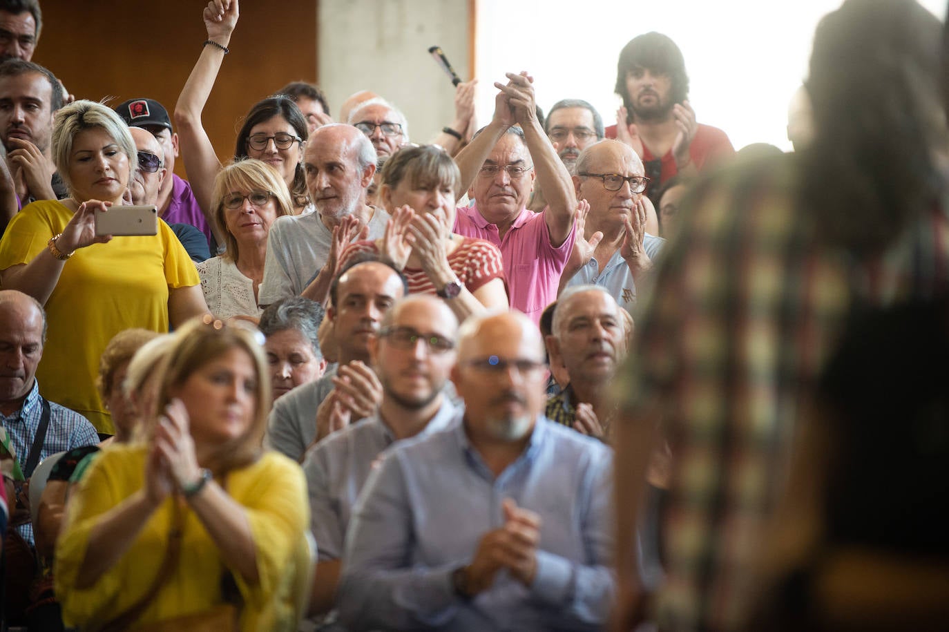 El líder de Unidas Podemos comprueba en Murcia el músculo de su formación en un acto en que no hubo mención a la marcha de Urralburu