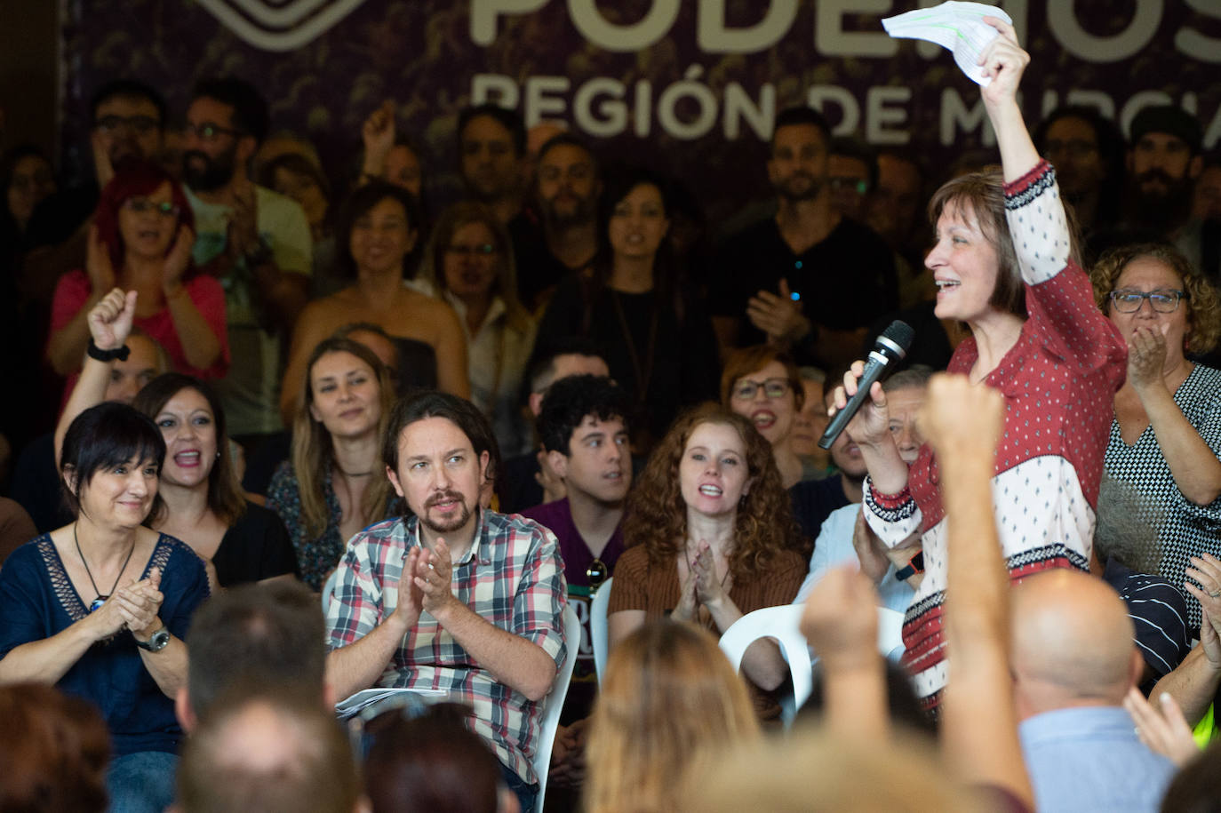 El líder de Unidas Podemos comprueba en Murcia el músculo de su formación en un acto en que no hubo mención a la marcha de Urralburu