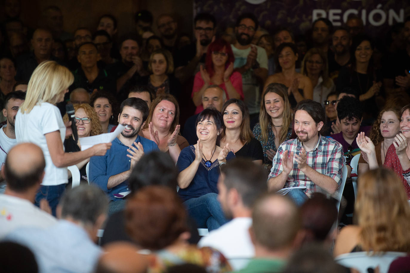 El líder de Unidas Podemos comprueba en Murcia el músculo de su formación en un acto en que no hubo mención a la marcha de Urralburu