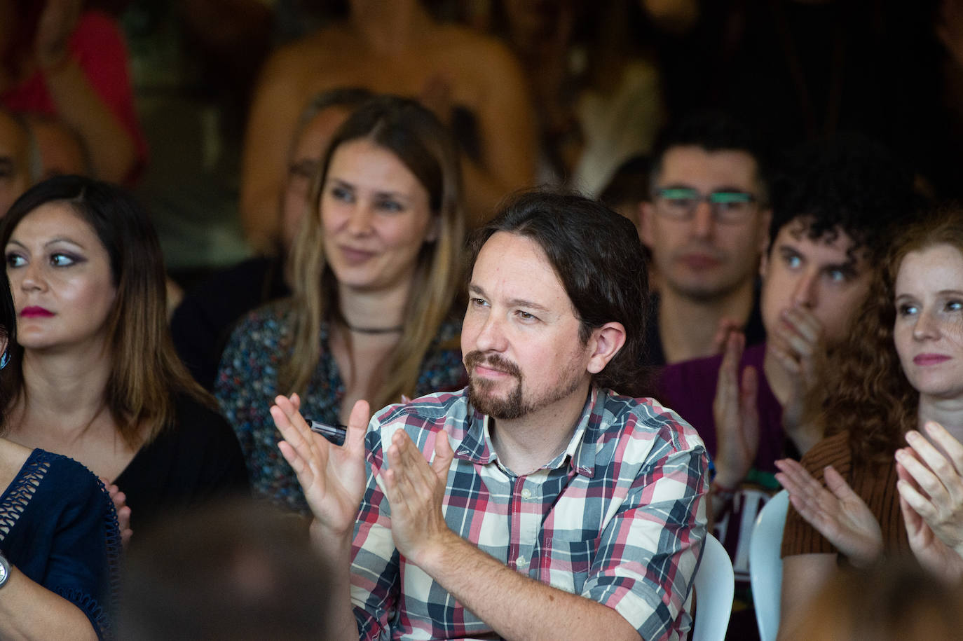 El líder de Unidas Podemos comprueba en Murcia el músculo de su formación en un acto en que no hubo mención a la marcha de Urralburu