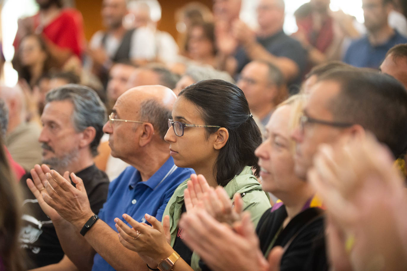 El líder de Unidas Podemos comprueba en Murcia el músculo de su formación en un acto en que no hubo mención a la marcha de Urralburu