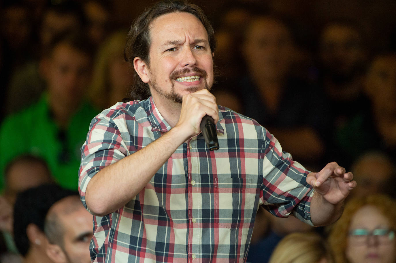 El líder de Unidas Podemos comprueba en Murcia el músculo de su formación en un acto en que no hubo mención a la marcha de Urralburu