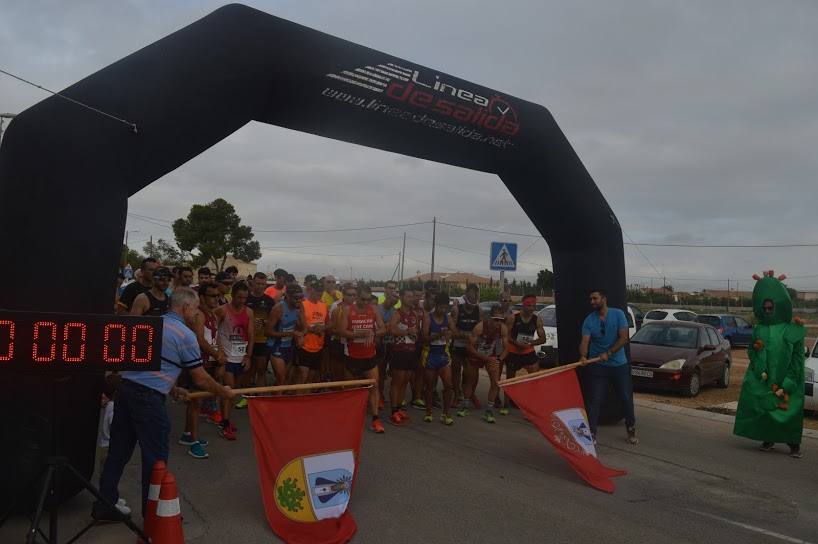 El ganador masculino completa los 9 kilómetros del recorrido en 29:44 minutos, por los 34:23 para la corredora del Mobel Automenor Running Team