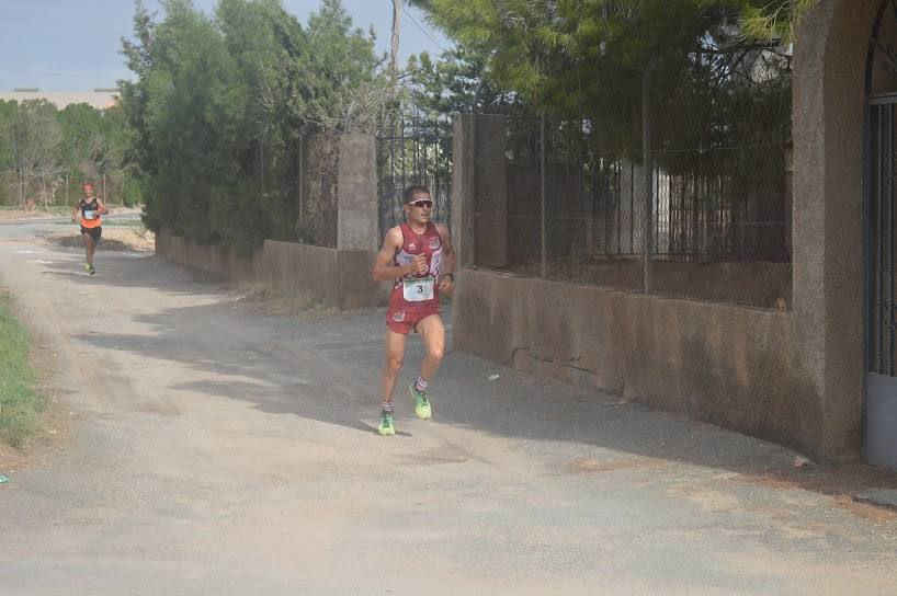 El ganador masculino completa los 9 kilómetros del recorrido en 29:44 minutos, por los 34:23 para la corredora del Mobel Automenor Running Team