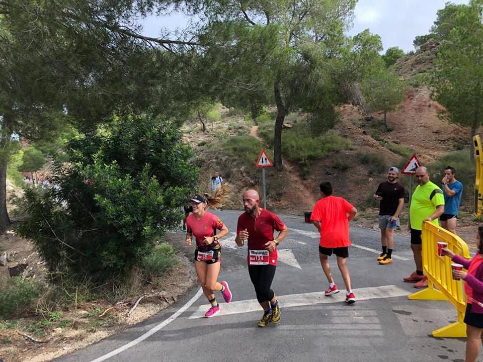 El atleta del Mobel Automenor Running Team Iván Hernández se lleva la prueba de 12 kilómetros con un tiempo de 46:10 minutos, por los 1:02:37 para la ganadora femenina, Sabina María Rico