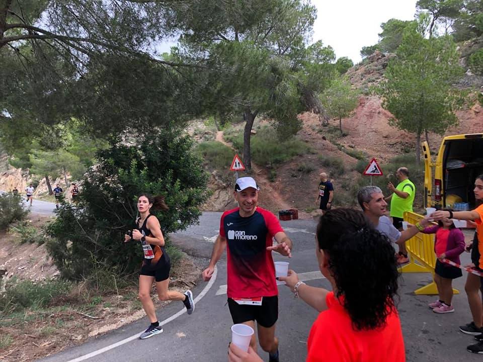 El atleta del Mobel Automenor Running Team Iván Hernández se lleva la prueba de 12 kilómetros con un tiempo de 46:10 minutos, por los 1:02:37 para la ganadora femenina, Sabina María Rico