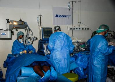 Imagen secundaria 1 - Tratamiento y operaciones que realiza la ONG en el hospital de M'Bour donde se instalan.