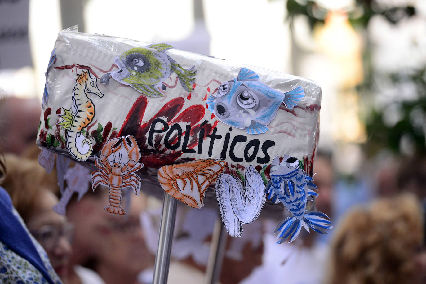 Los alcaldes de San Pedro, San Javier, Los Alcázares y Torre Pacheco, el presidente de la Cofradía de Pescadores de San Pedro y representantes de la plataforma Stop inundaciones se reunieron tras la marcha con el delegado del Gobierno, Francisco Jiménez