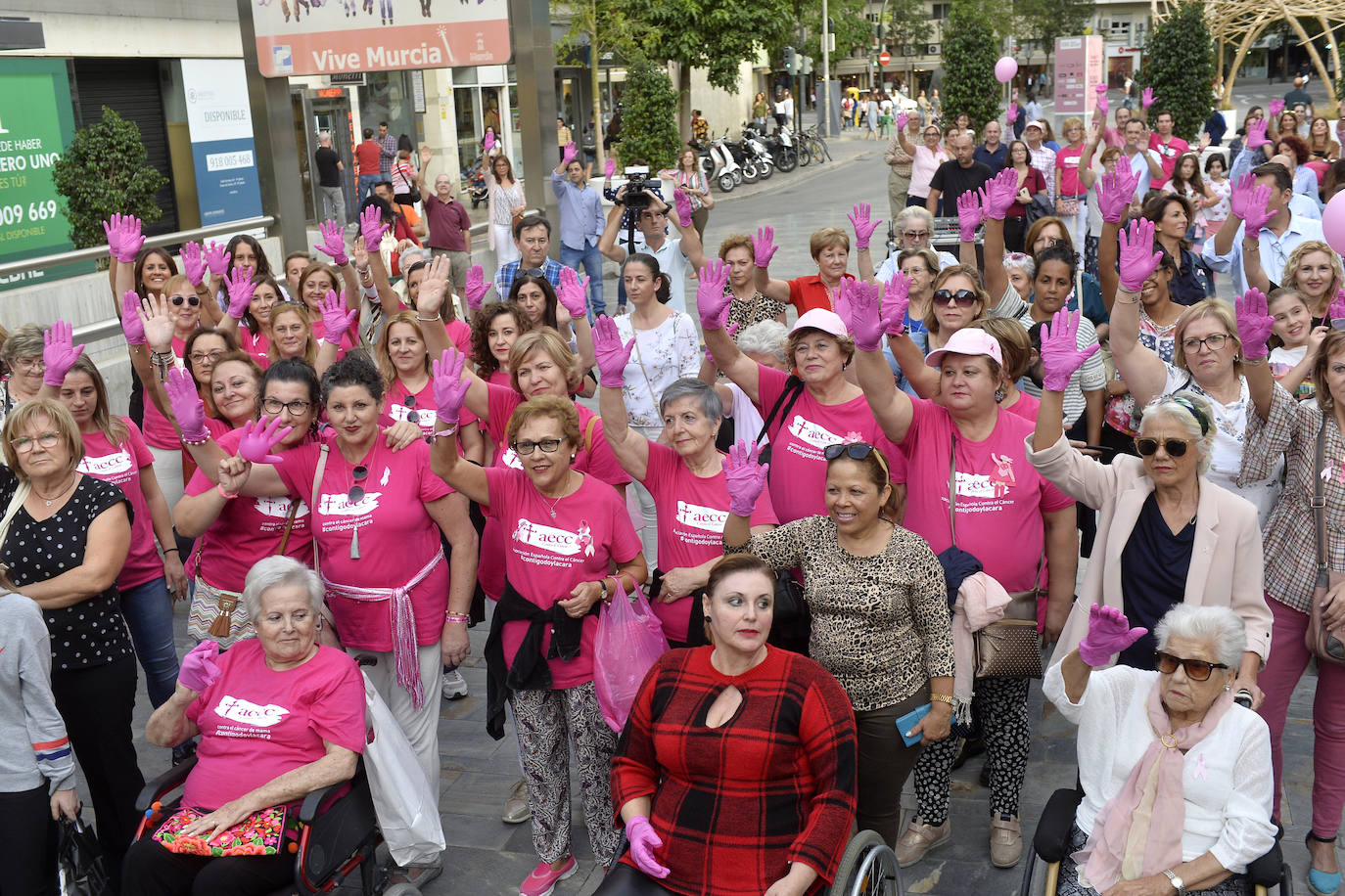 La AECC celebró este viernes un homenaje a las mujeres diagnosticadas de la enfermedad