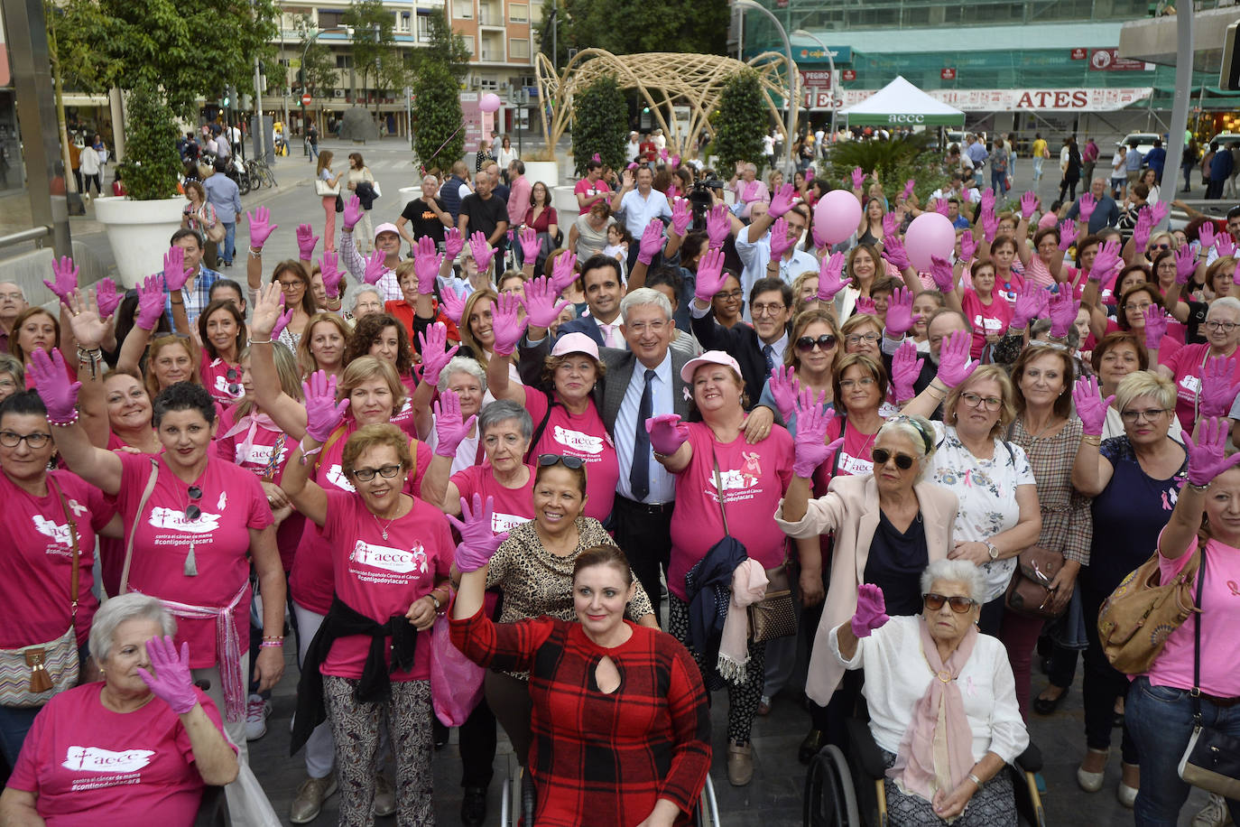 La AECC celebró este viernes un homenaje a las mujeres diagnosticadas de la enfermedad