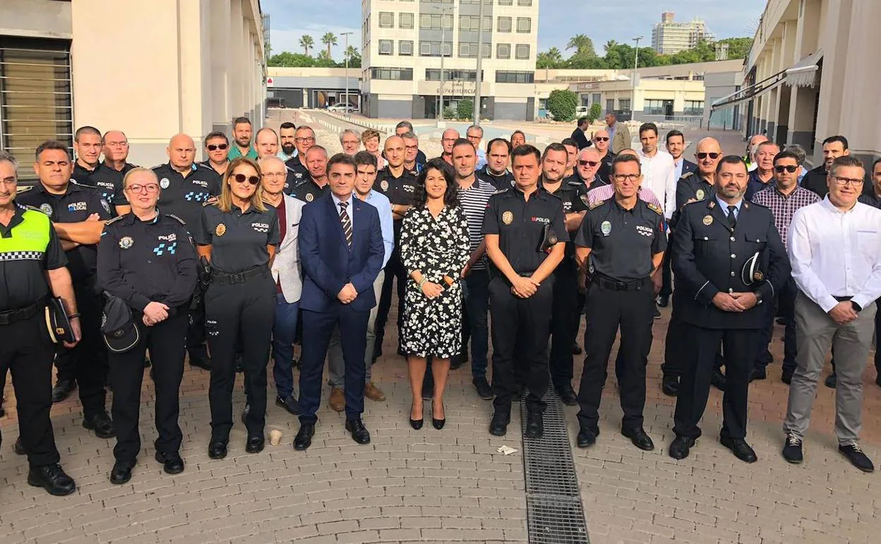 La consejera de Transparencia, Participación y Administración Pública, Beatriz Ballesteros, con responsables de Seguridad Ciudadana y del cuerpo de Policía Local.