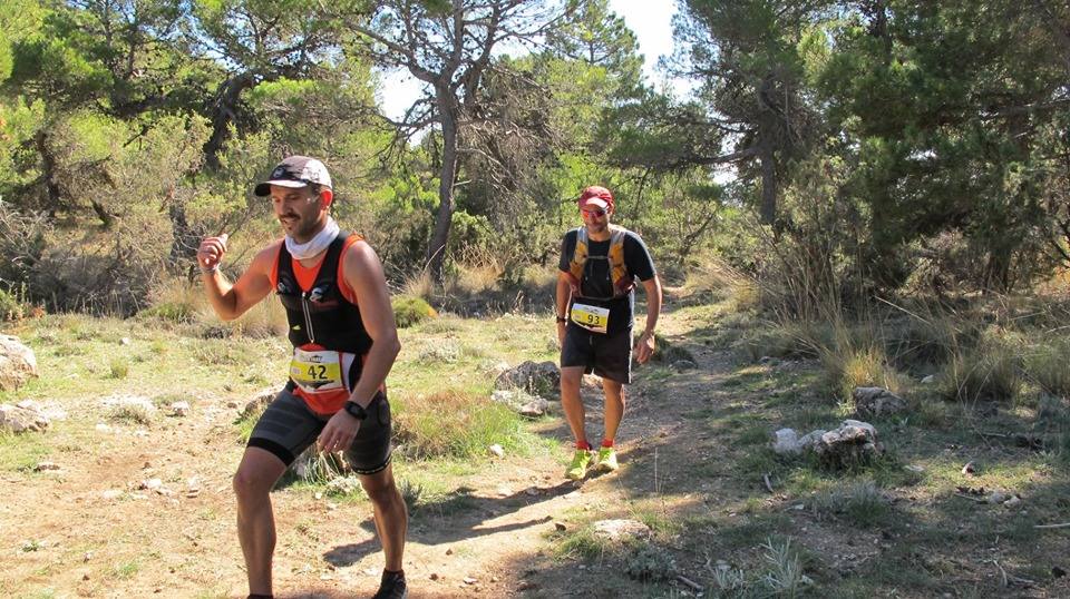 Dos corredores durante la Yeti Trail.