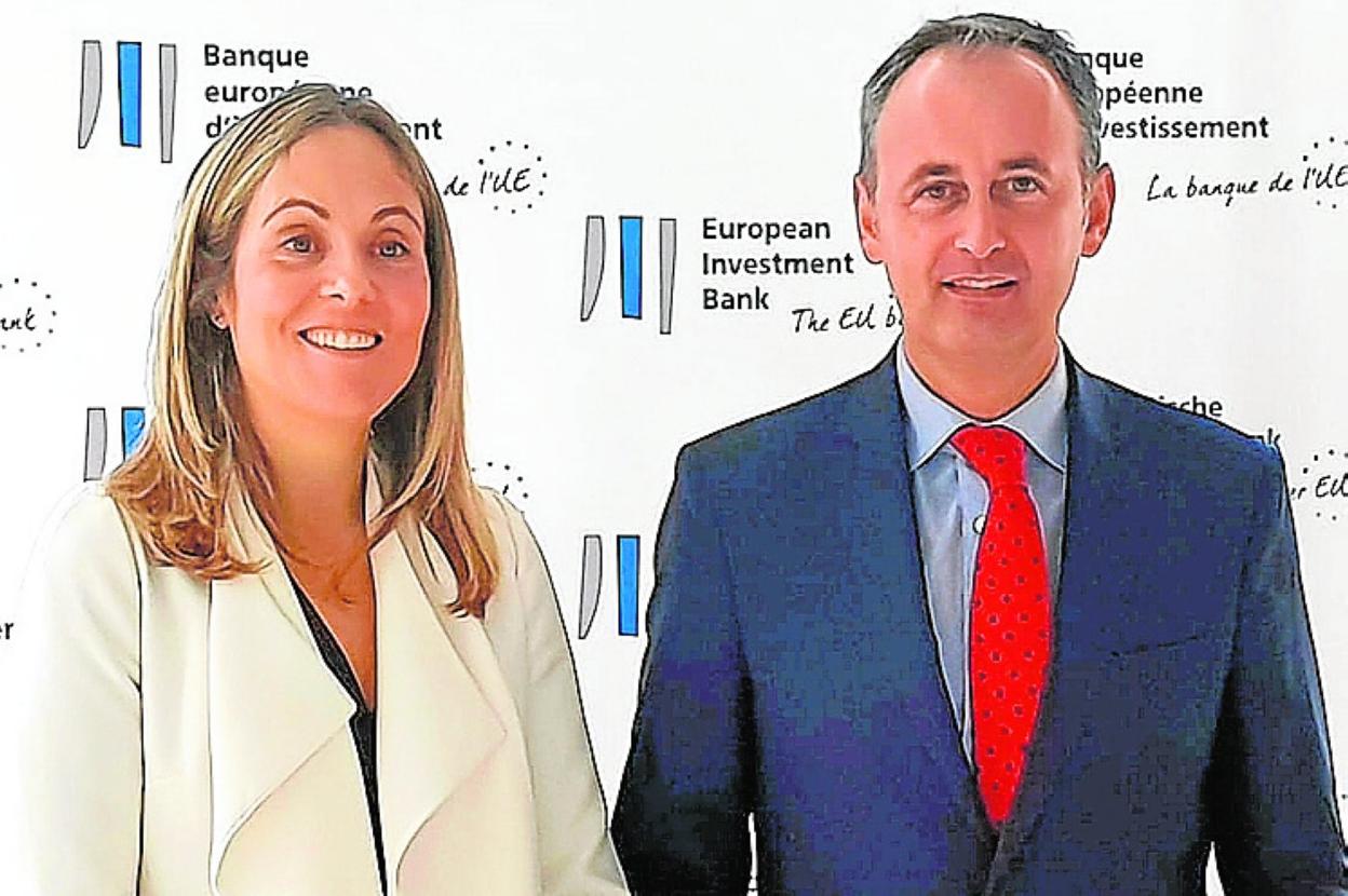 Emma Navarro y Javier Celdrán, ayer en Luxemburgo. 