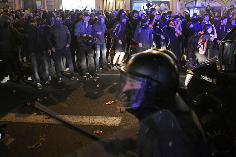 Fotos: La violencia vuelve a las calles de Barcelona