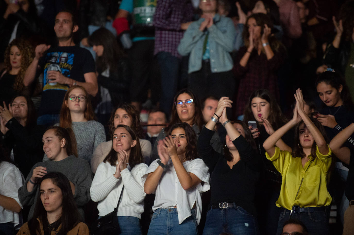 Suede, los murcianos Second -en la imagen- y La M.O.D.A. dieron anoche la bienvenida al curso universitario con un concierto que se ha convertido ya en una cita imprescindible dentro de la agenda musical de la Región de Murcia. Numerosas personas disfrutaron de las actuaciones de los tres grupos en el Welcome Estrella de Levante, que se celebró en la plaza de toros de la capital con todas las entradas agotadas. 