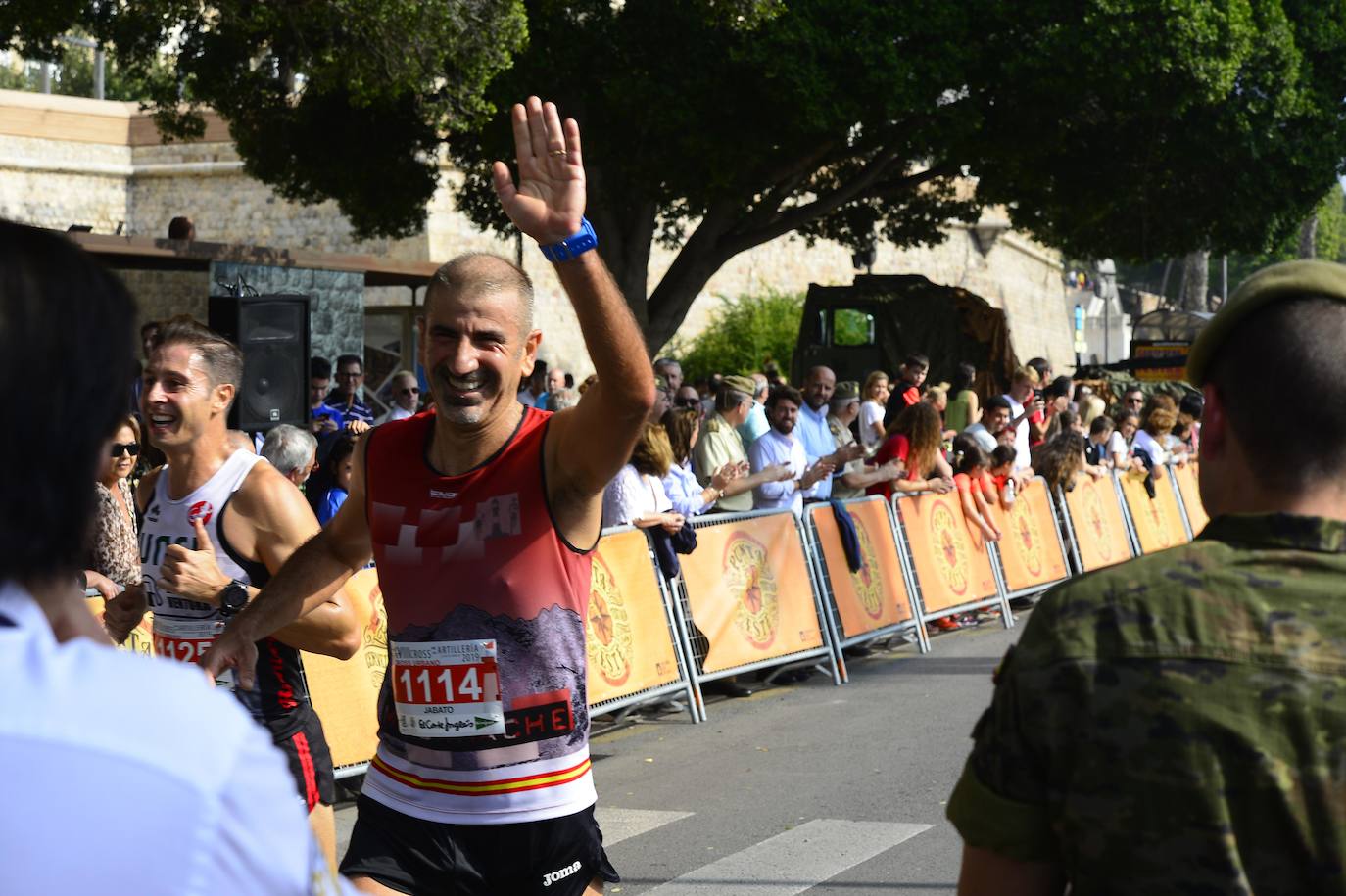 Antonio Martínez y Wafiya Benali ganan en la carrera al Faro en una jornada que reunió a más de 3.500 corredores y que también tuvo como vencedores a Sergio Fernández y Almudena García en los seis kilómetros. 