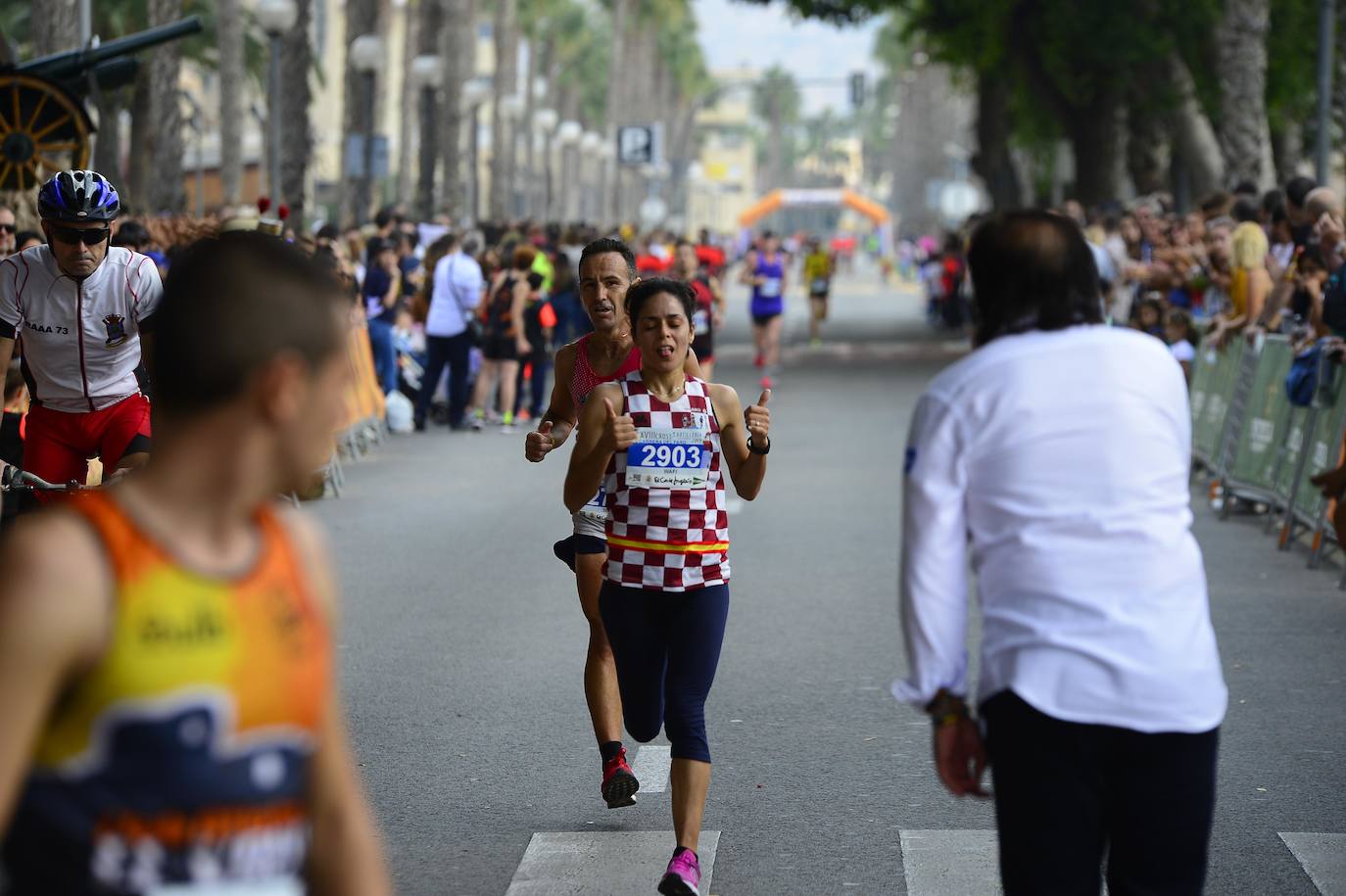 Antonio Martínez y Wafiya Benali ganan en la carrera al Faro en una jornada que reunió a más de 3.500 corredores y que también tuvo como vencedores a Sergio Fernández y Almudena García en los seis kilómetros. 