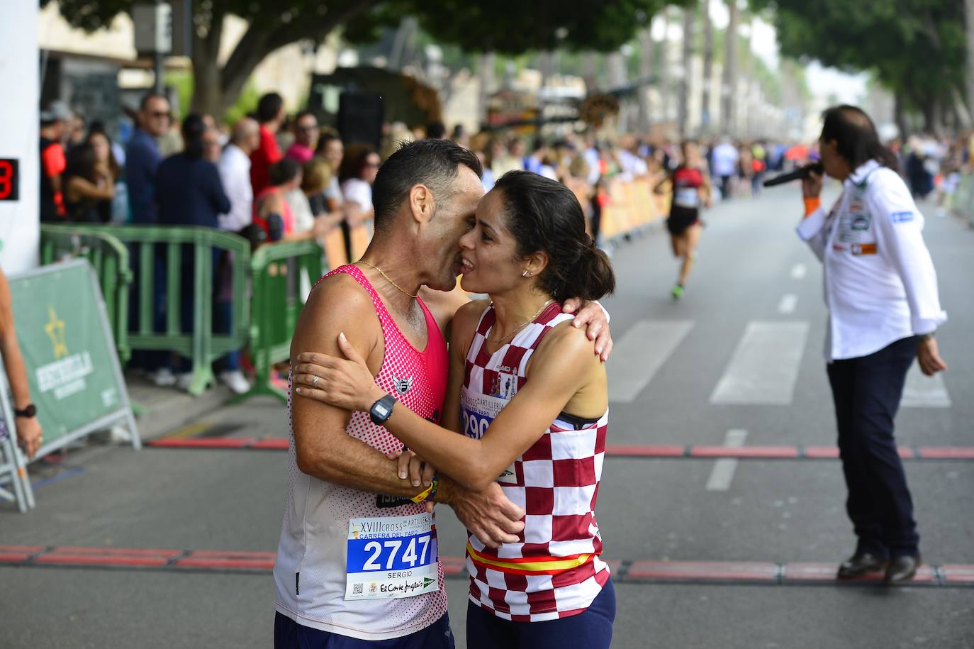 Antonio Martínez y Wafiya Benali ganan en la carrera al Faro en una jornada que reunió a más de 3.500 corredores y que también tuvo como vencedores a Sergio Fernández y Almudena García en los seis kilómetros. 