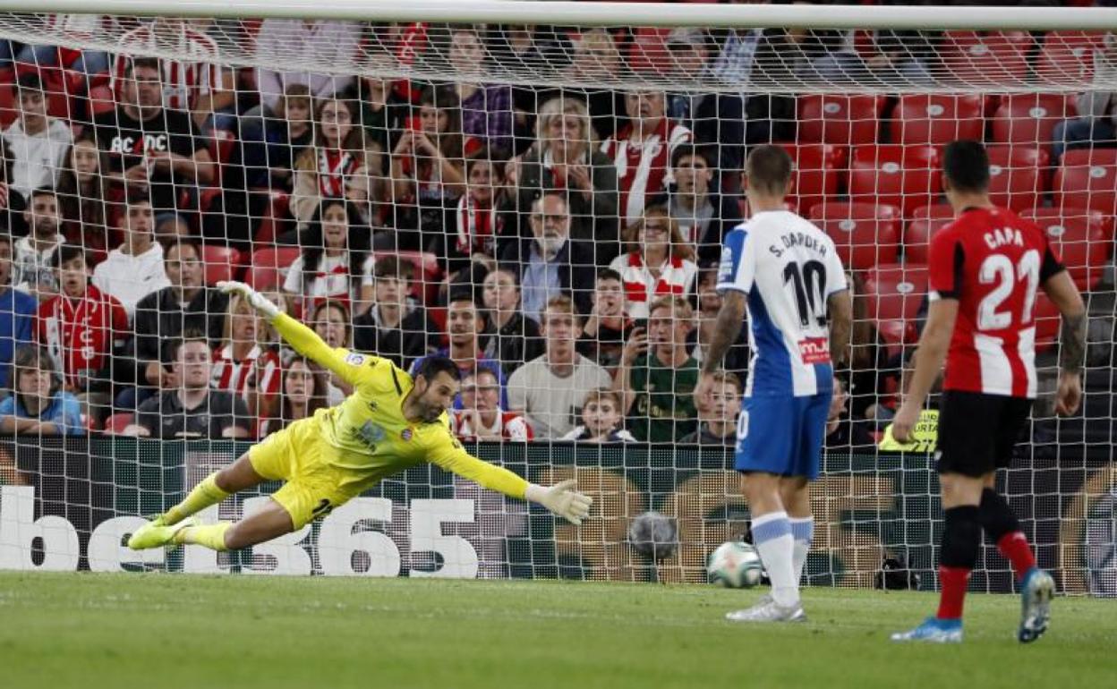 Diego López encaja el primer gol ante el Athletic de Bilbao, obra de Iker Muniain 