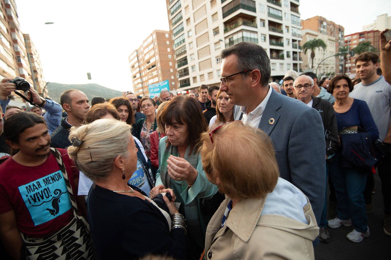 Decenas de miles de personas, 55.000 según la Policía Nacional, lanzan un SOS por la laguna en una marcha masiva en Cartagena