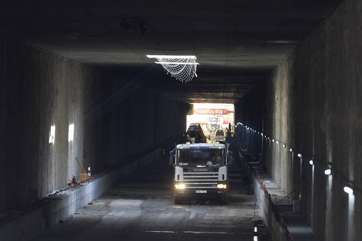 Los muros pantalla entre la Senda de los Garres y la entrada a la estación de Murcia están finalizados en un 98%
