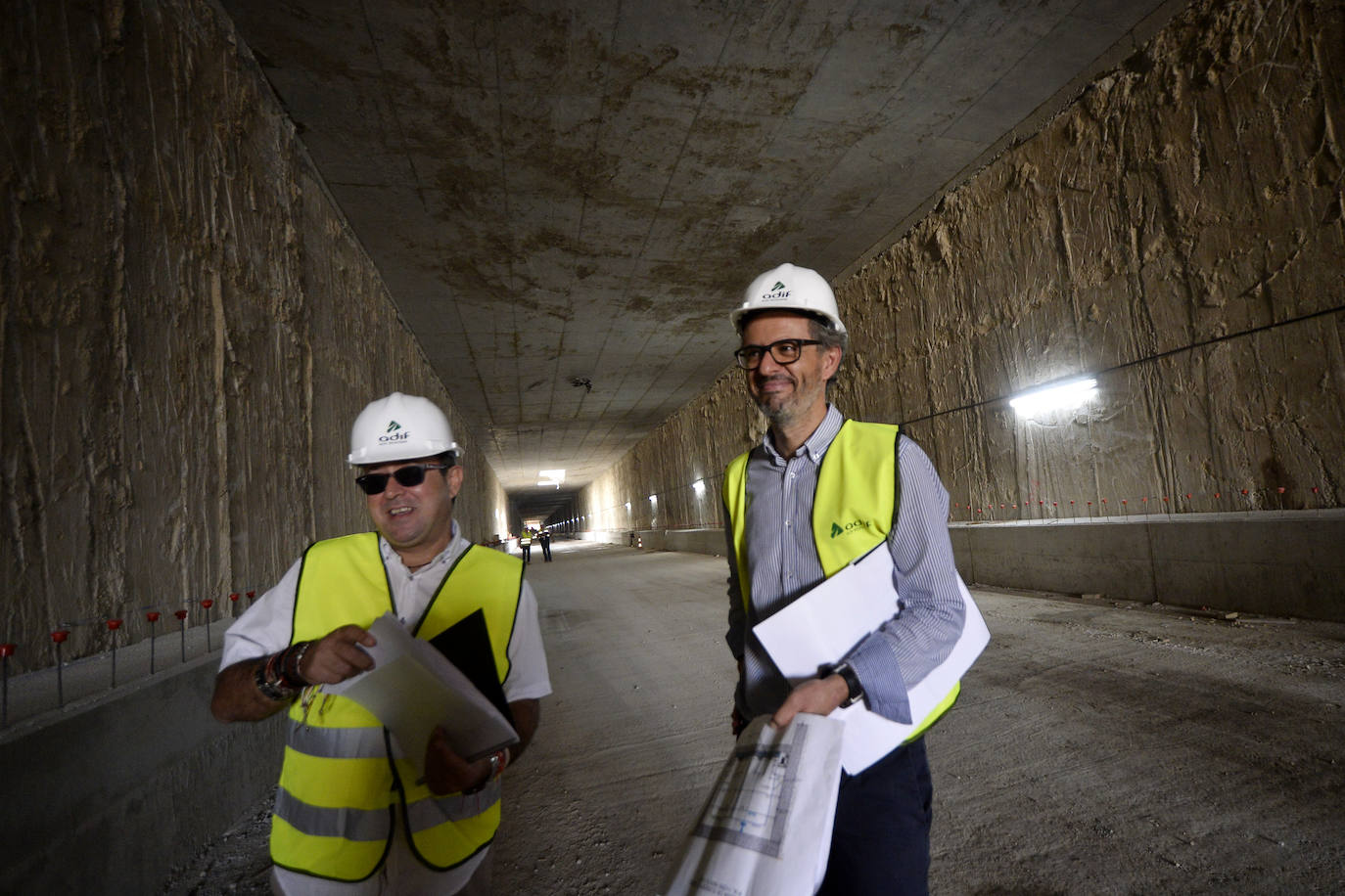 Los muros pantalla entre la Senda de los Garres y la entrada a la estación de Murcia están finalizados en un 98%