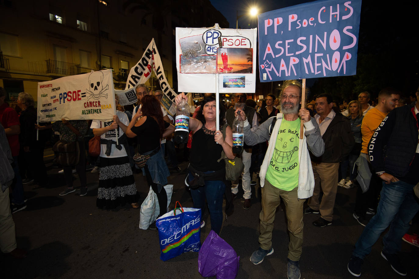 Unas 55.000 personas claman contra la contaminación y reclaman soluciones para «salvar» la laguna.