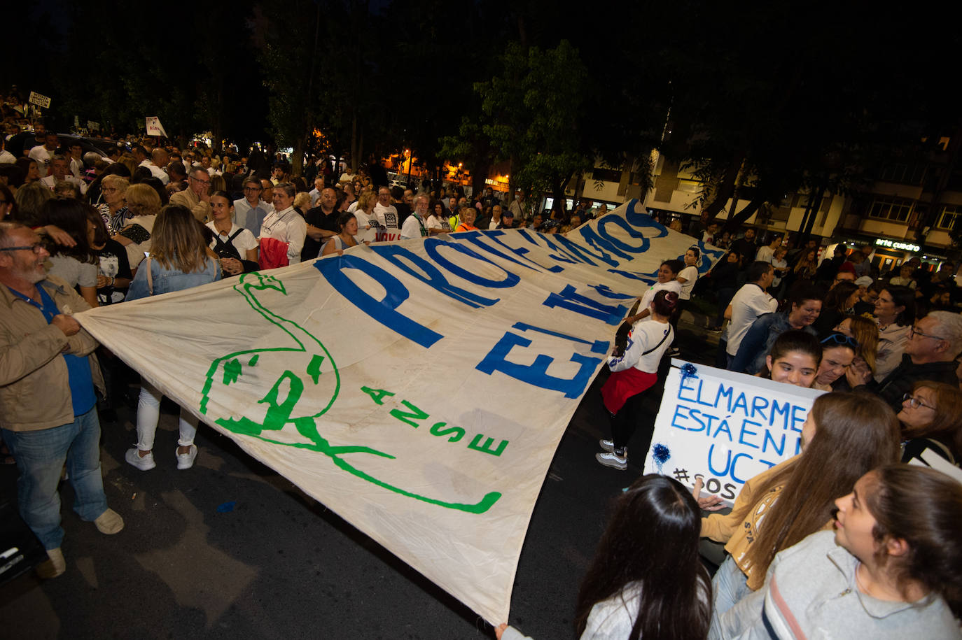 Unas 55.000 personas claman contra la contaminación y reclaman soluciones para «salvar» la laguna.