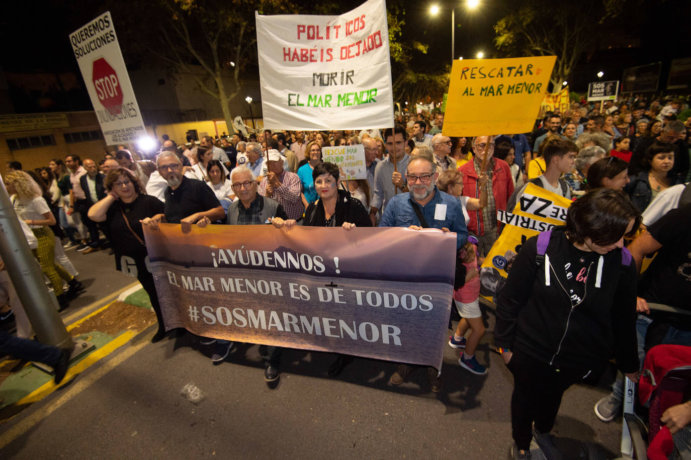 Unas 55.000 personas claman contra la contaminación y reclaman soluciones para «salvar» la laguna.