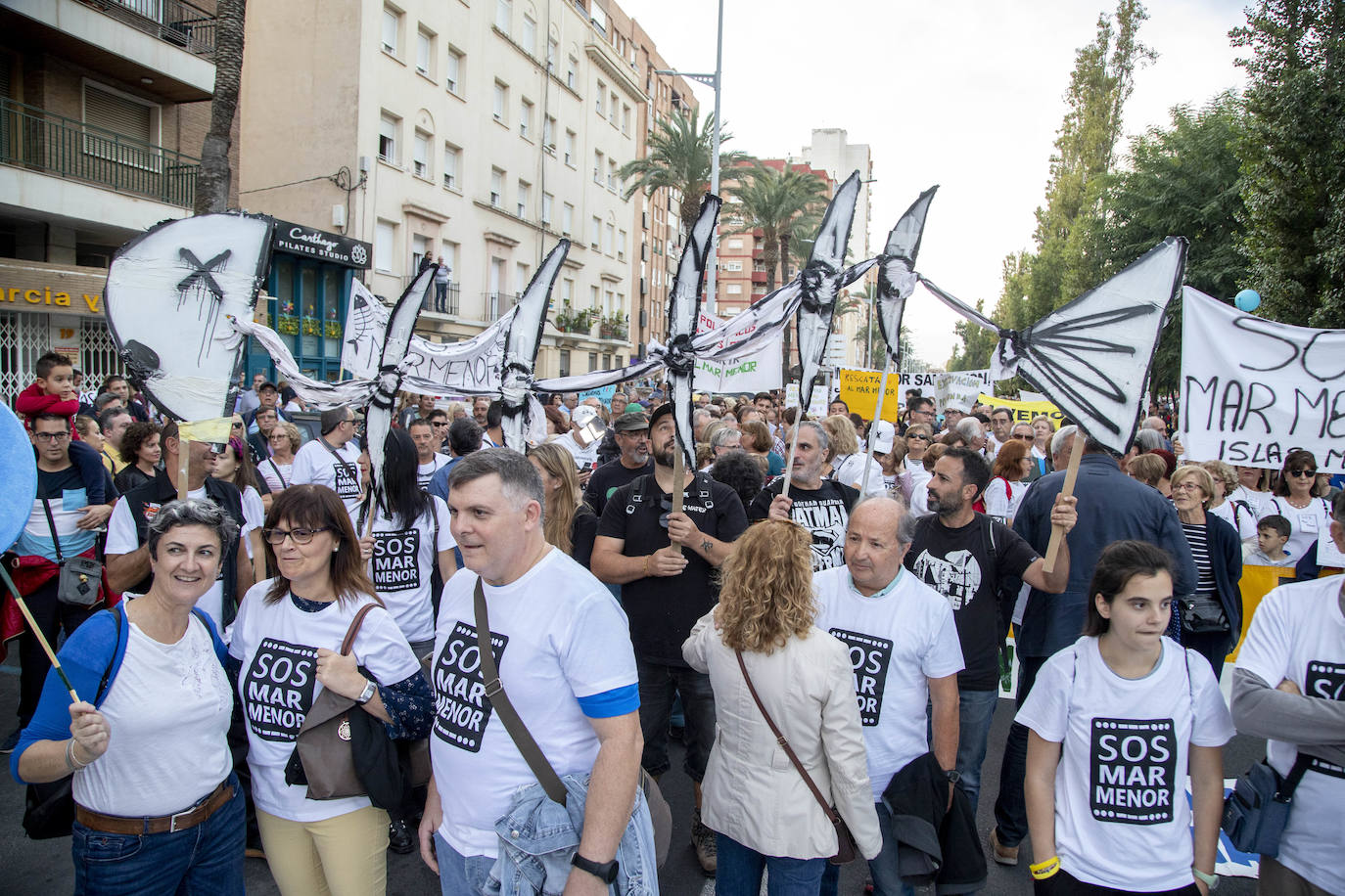 Unas 55.000 personas claman contra la contaminación y reclaman soluciones para «salvar» la laguna.