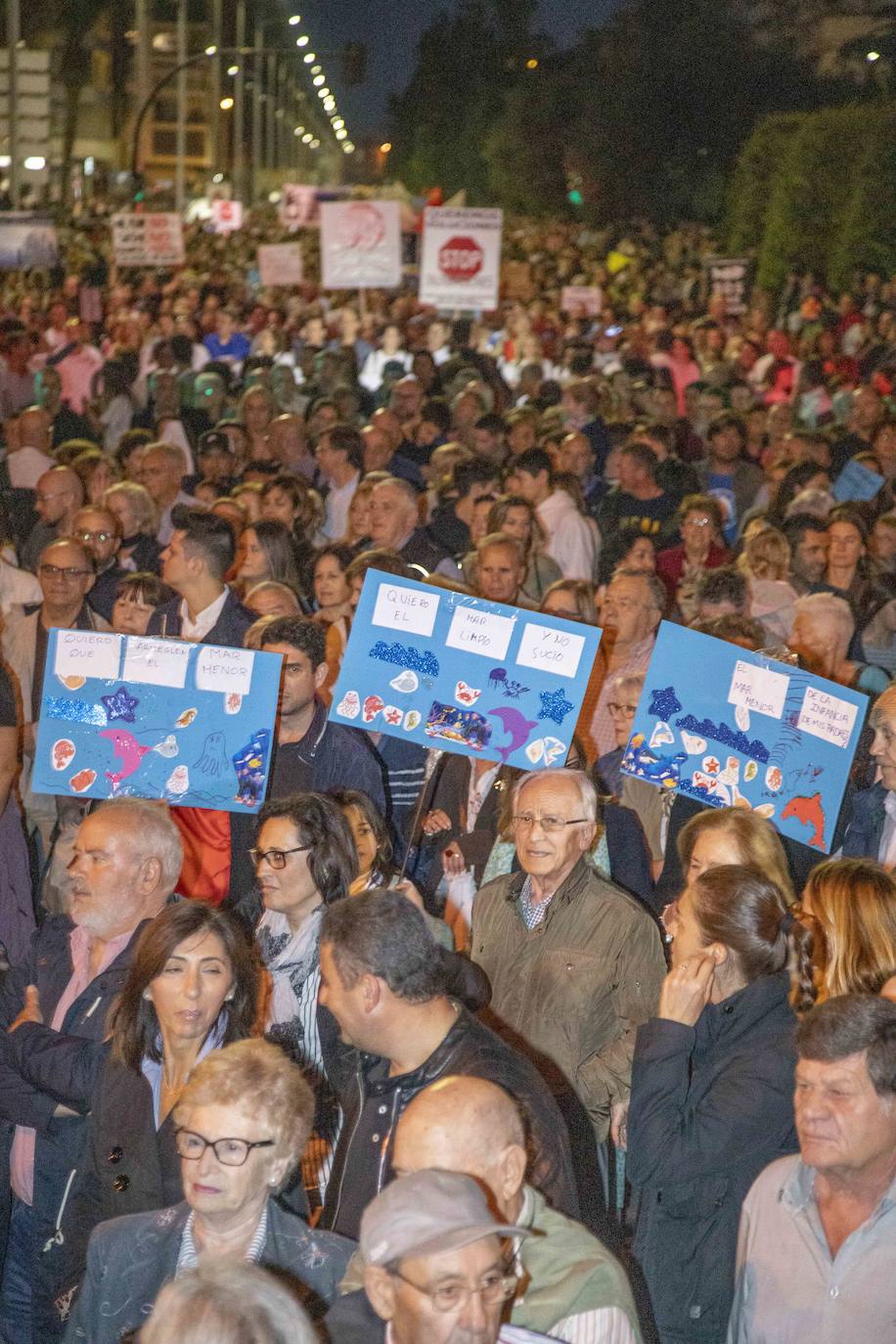 Unas 55.000 personas claman contra la contaminación y reclaman soluciones para «salvar» la laguna.