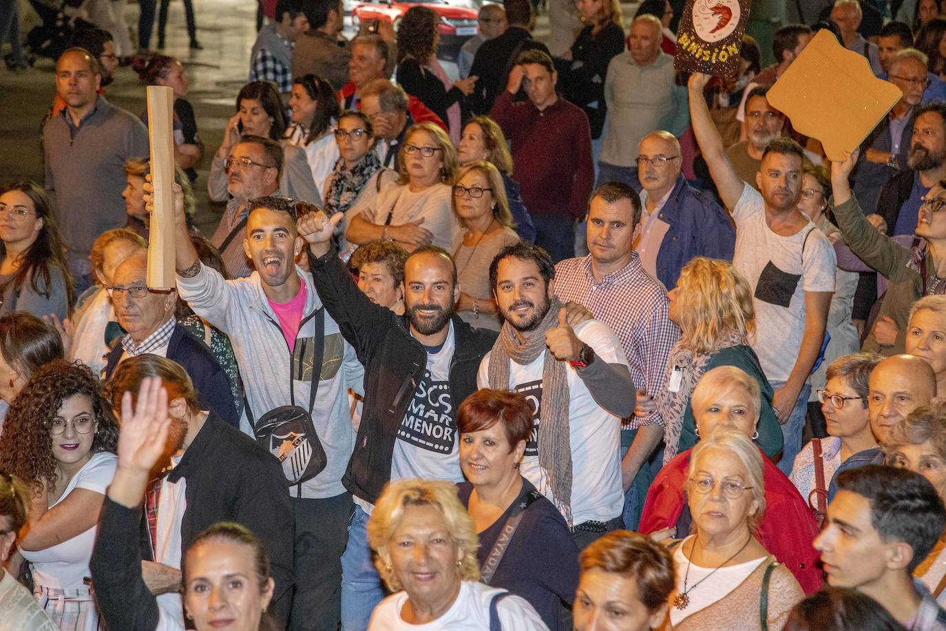 Unas 55.000 personas claman contra la contaminación y reclaman soluciones para «salvar» la laguna.