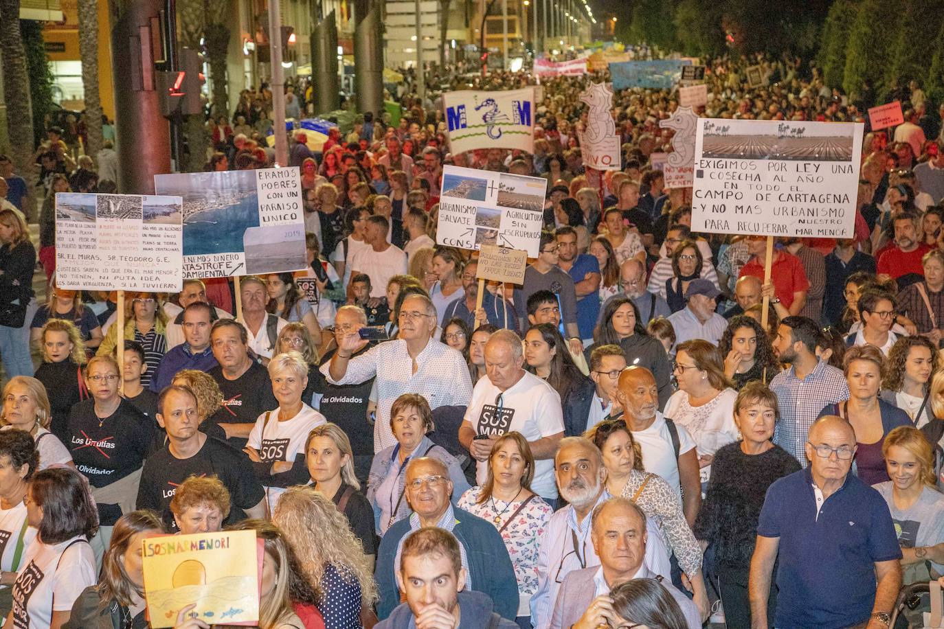 Unas 55.000 personas claman contra la contaminación y reclaman soluciones para «salvar» la laguna.