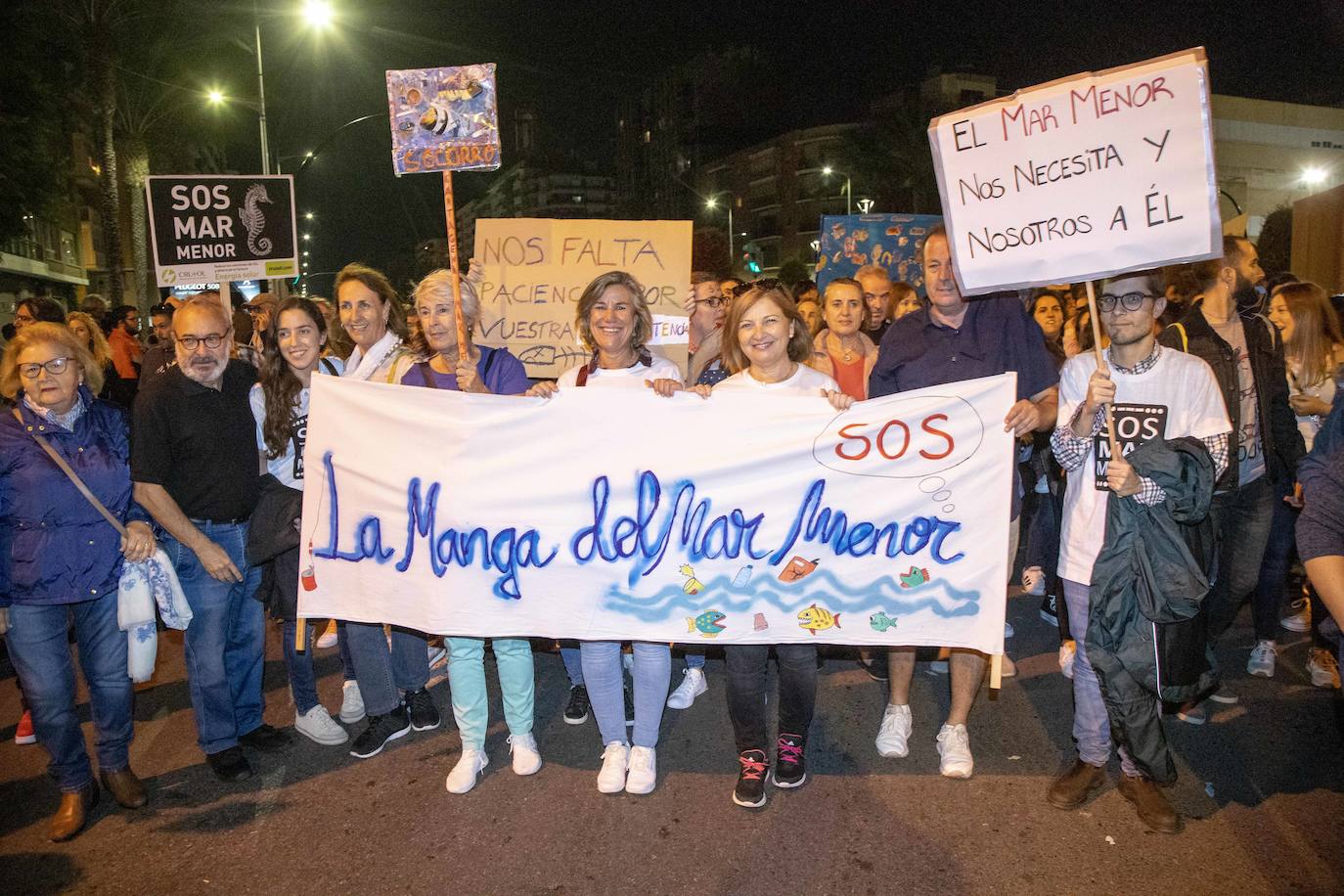 Unas 55.000 personas claman contra la contaminación y reclaman soluciones para «salvar» la laguna.