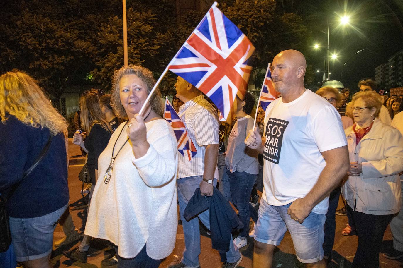Unas 55.000 personas claman contra la contaminación y reclaman soluciones para «salvar» la laguna.