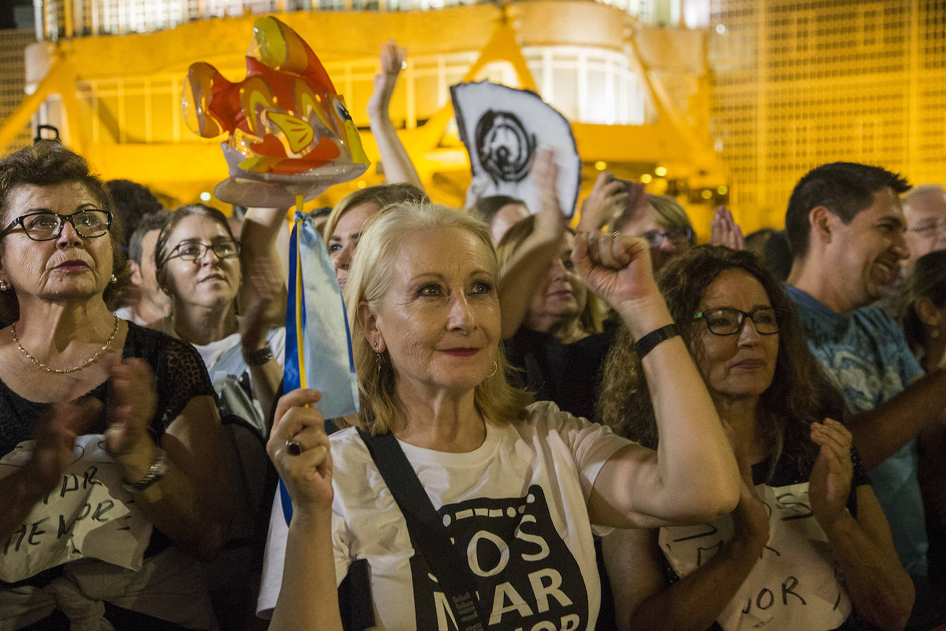 Unas 55.000 personas claman contra la contaminación y reclaman soluciones para «salvar» la laguna.